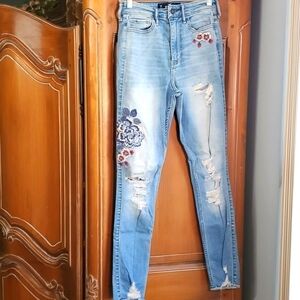 HOLLISTER, Vintage ultra high rise supper skinny jeans Disstessed W 26 L 30  3R.
